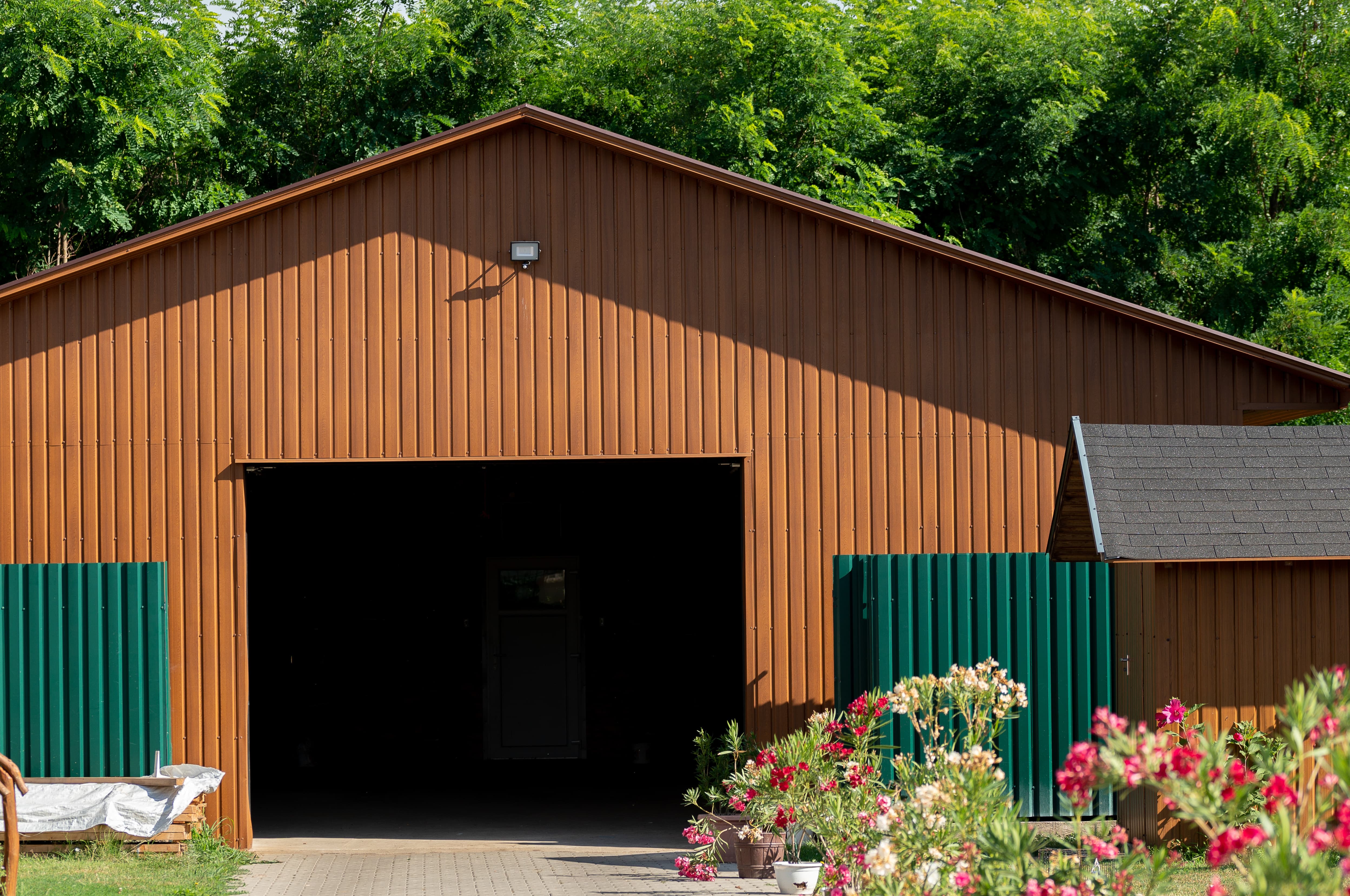 Trapézlemez, a hosszantartó és költséghatékony megoldás raktár- és csarnoképítésre