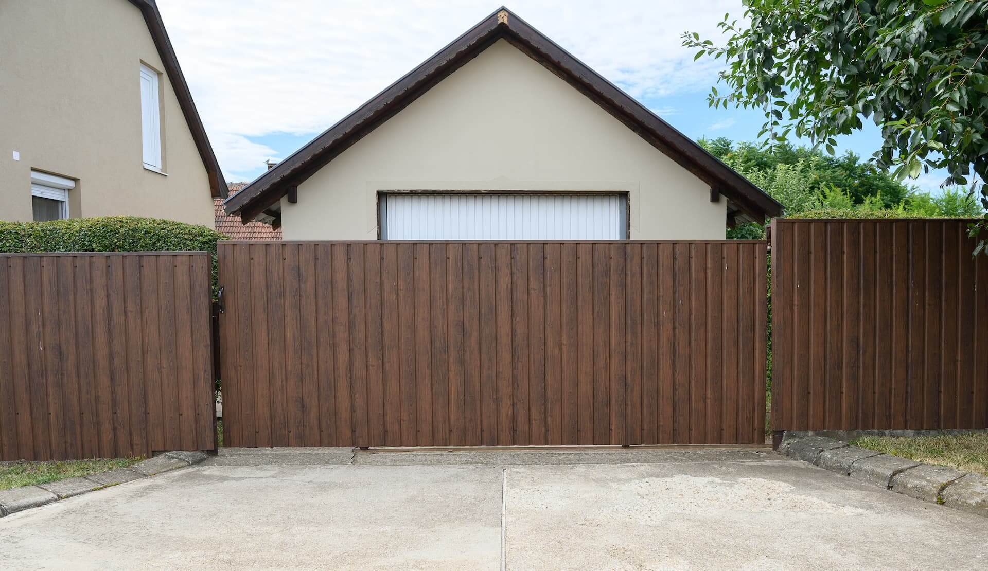 T8 trapézlemez – okos választás tetőre, melléképületre, kerítésnek