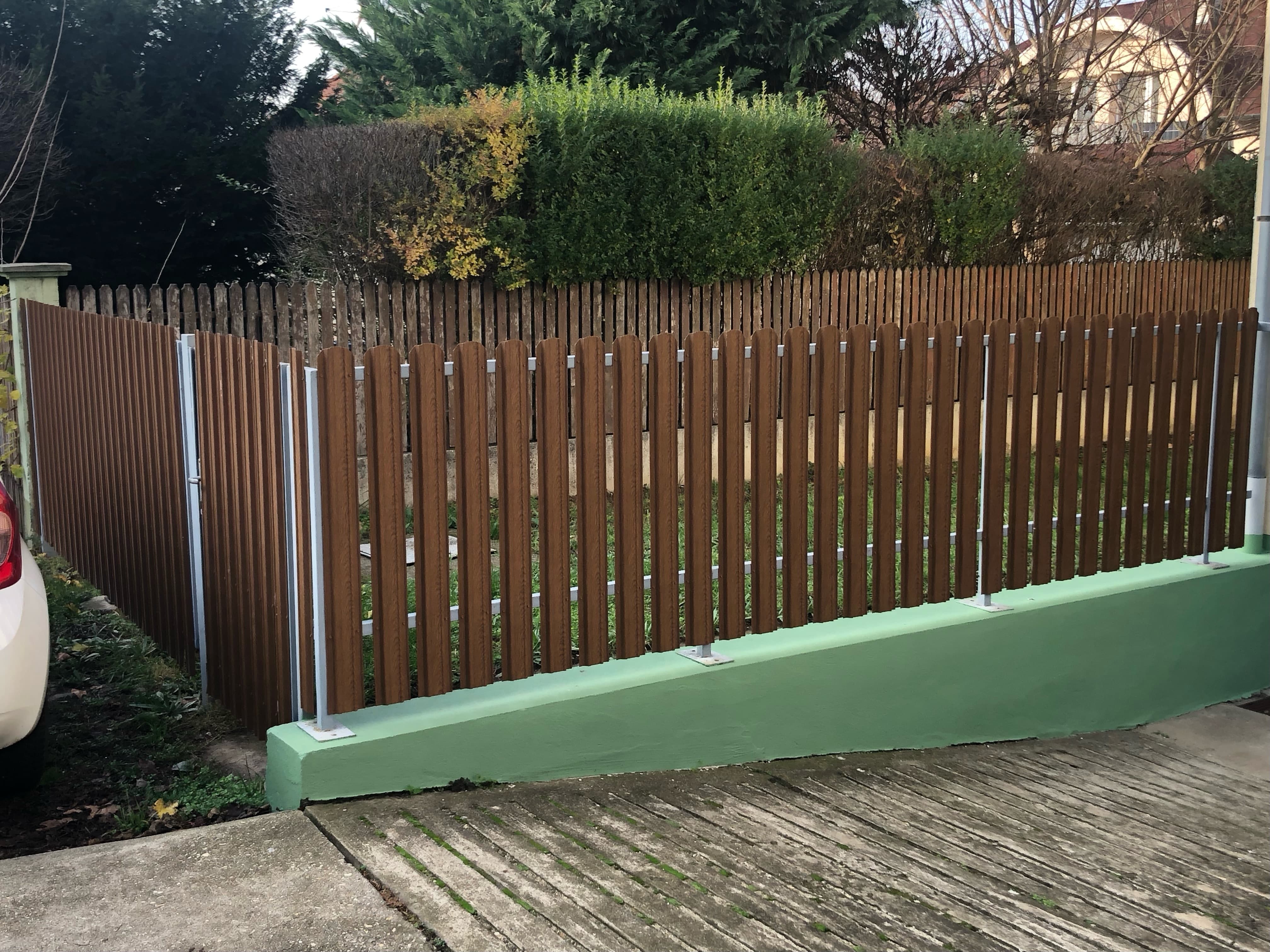 DIÓ 2 oldalas Kerítésléc - íves